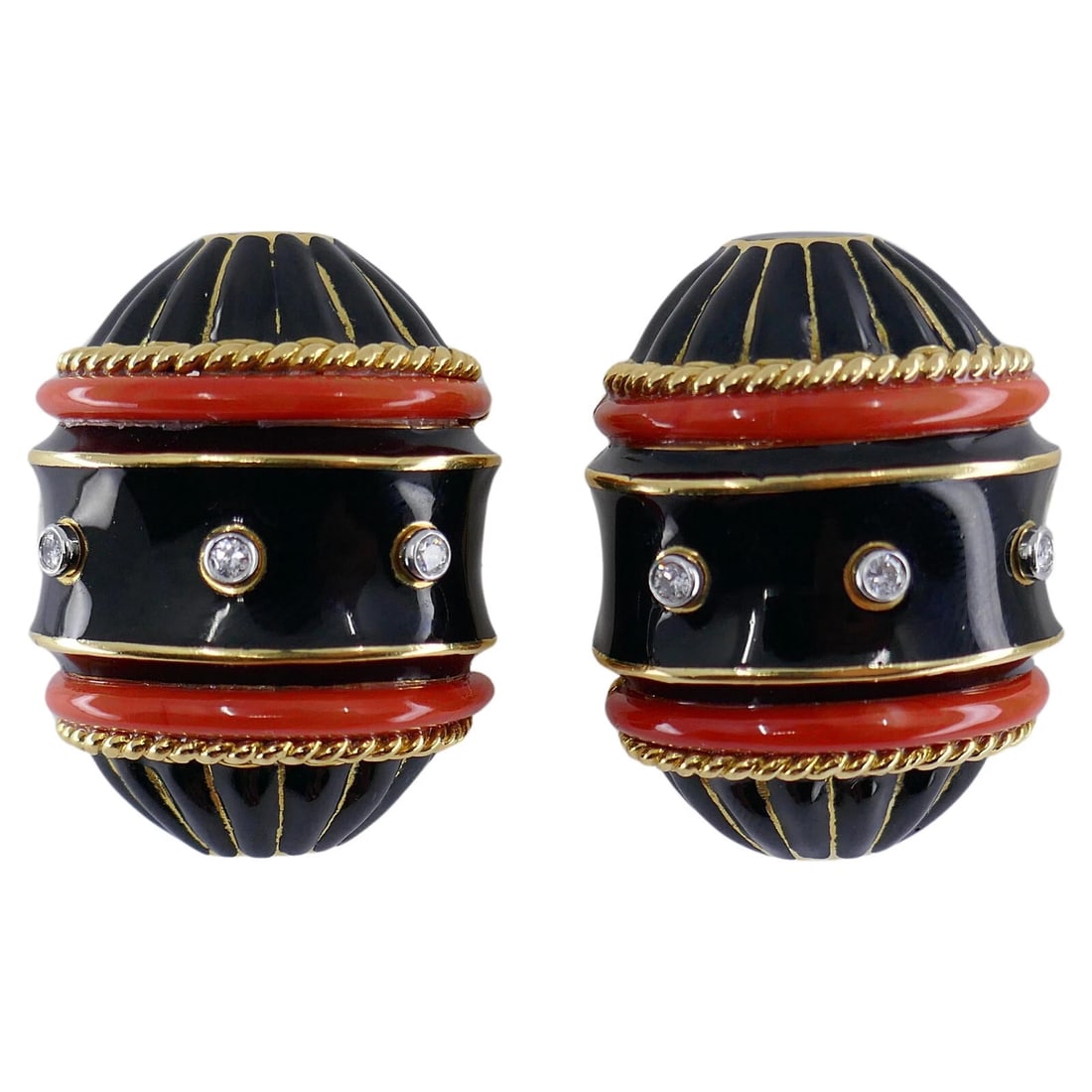 Vintage David Webb Earrings Enamel Gold Diamond with cerificate of authenticity: Title: Vintage David Webb Earrings Enamel Gold Diamond with cerificate of authenticity Description: Vintage David Webb Earrings Enamel 18k old Diamond An impressive pair of David Webb's earrings,