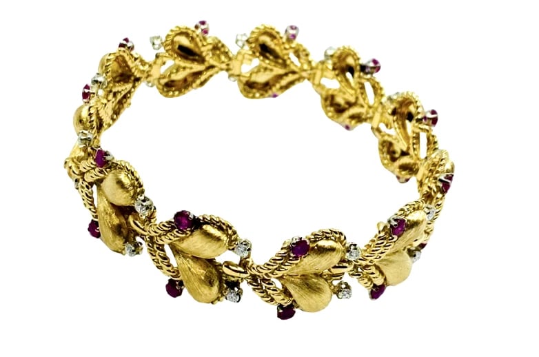 Mario Buccellati Gold Heart Design Bracelet with Gemstones: Title: Mario Buccellati Gold Heart Design Bracelet with Gemstones Description: Product details: DESNER: Mario Buccellati CRCA: 1960’s MATERALS: 18k Yellow old EMSTONE: Diamond, Ruby WEHT:
