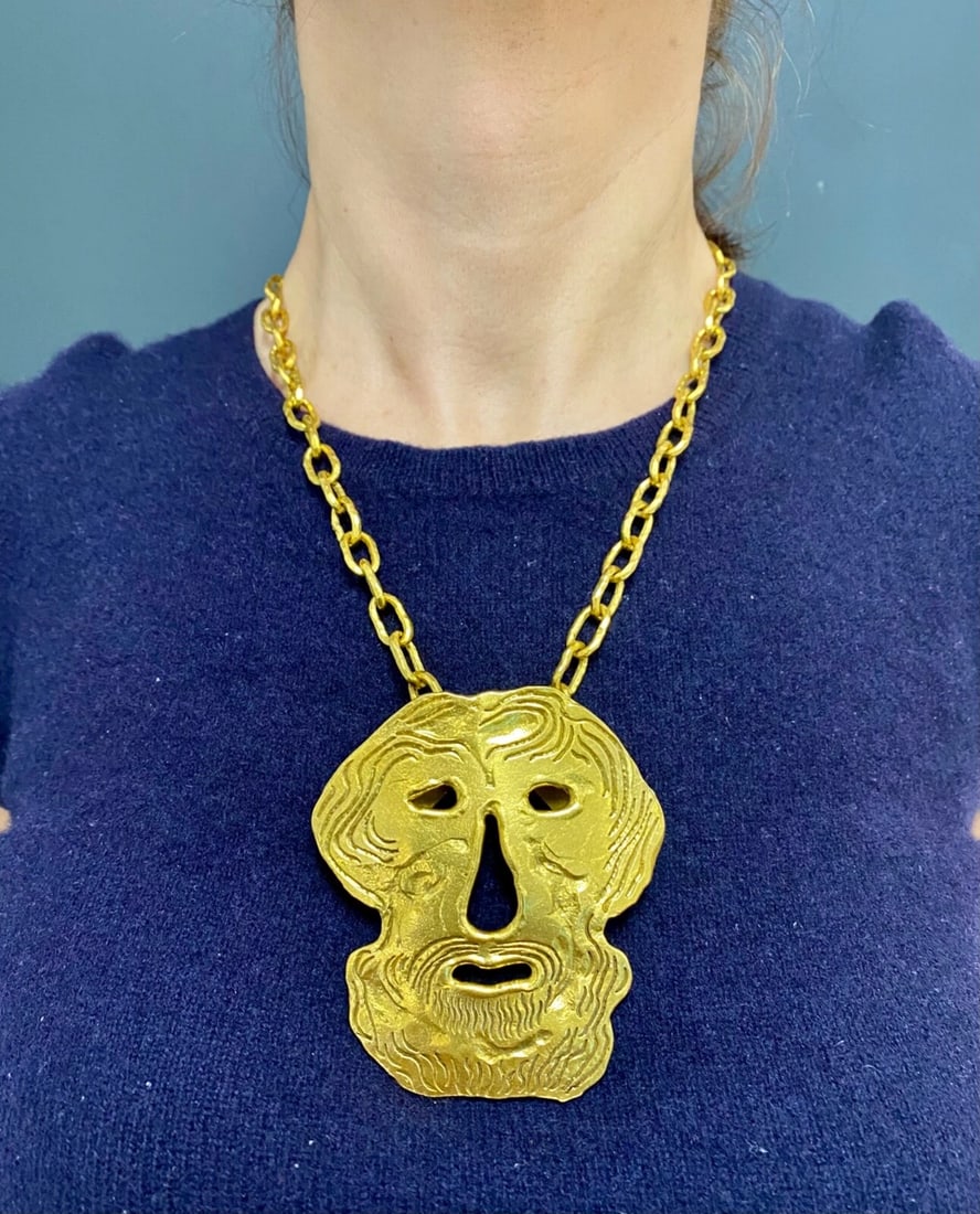 22k Gold Jean Mahie Figural Pendant Necklace - 3