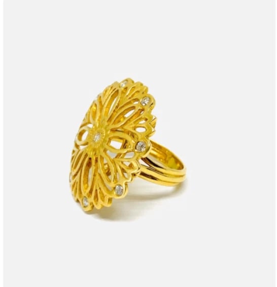 Suzanne Wilson 18K Yellow Gold and Diamond Florentine Finish Coctail Ring - 2