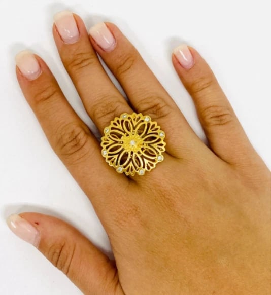 Suzanne Wilson 18K Yellow Gold and Diamond Florentine Finish Coctail Ring - 5