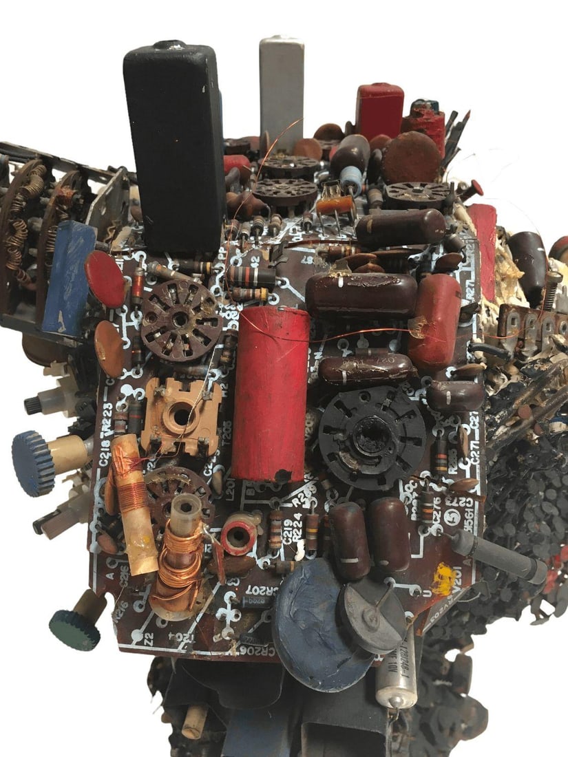 Vintage Microchip Sculpture Featuring a Lady's Head - 15