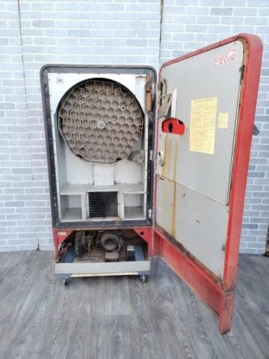 Vintage Coca-Cola Vendo 83 Pop Bottles Soda Machine - 5