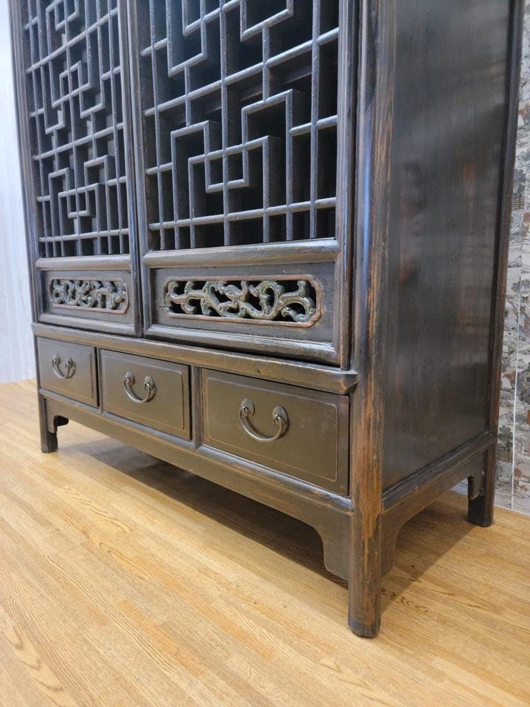Antique Shanxi Elm Cabinet with Lattice Carvings - 6