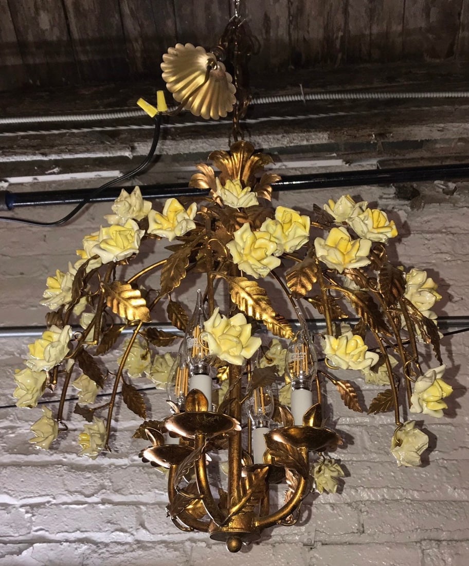 Hollywood Regency Italian Gold Gilt Yellow Porcelain Roses Chandelier - 2