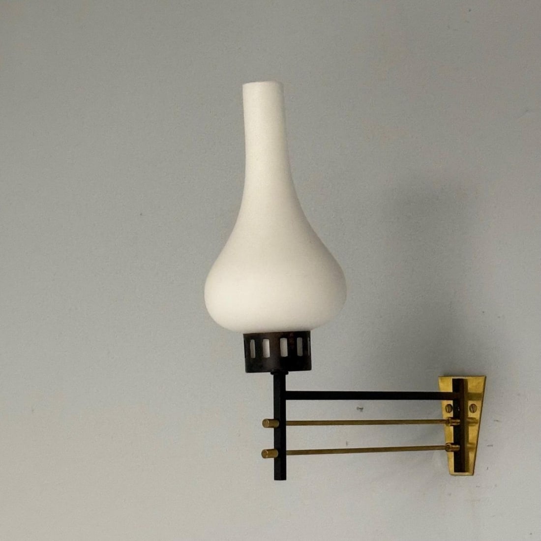 Italian Mid-Century Modern, Wall Sconces, Patinated Brass, Opaline Glass, 1950s - 11