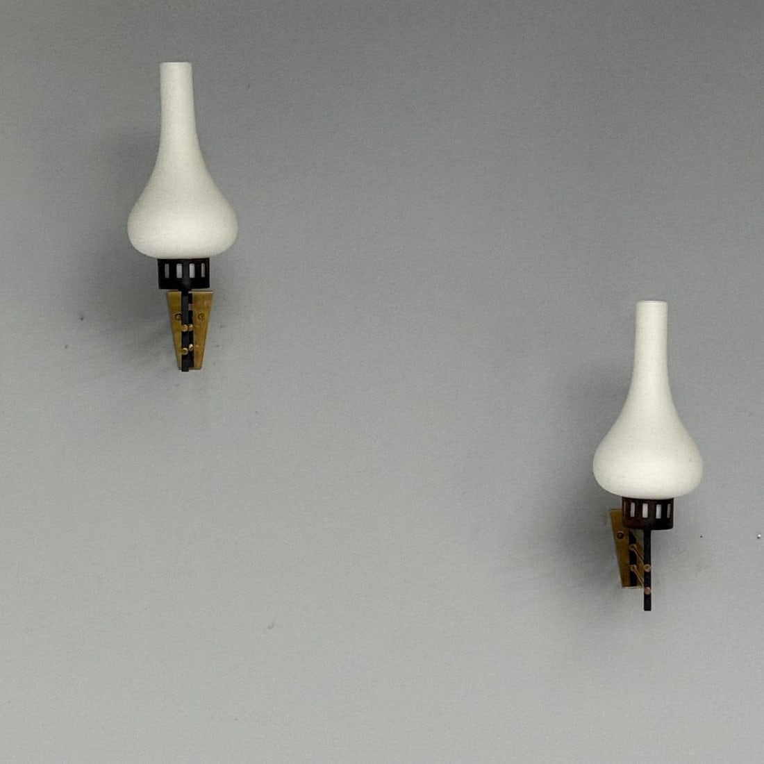 Italian Mid-Century Modern, Wall Sconces, Patinated Brass, Opaline Glass, 1950s - 6