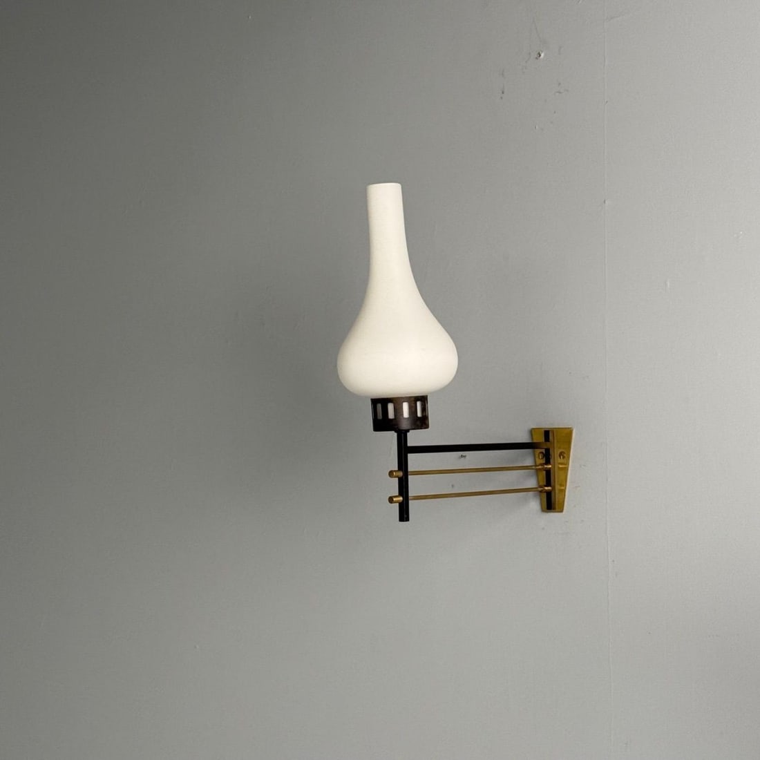 Italian Mid-Century Modern, Wall Sconces, Patinated Brass, Opaline Glass, 1950s - 7