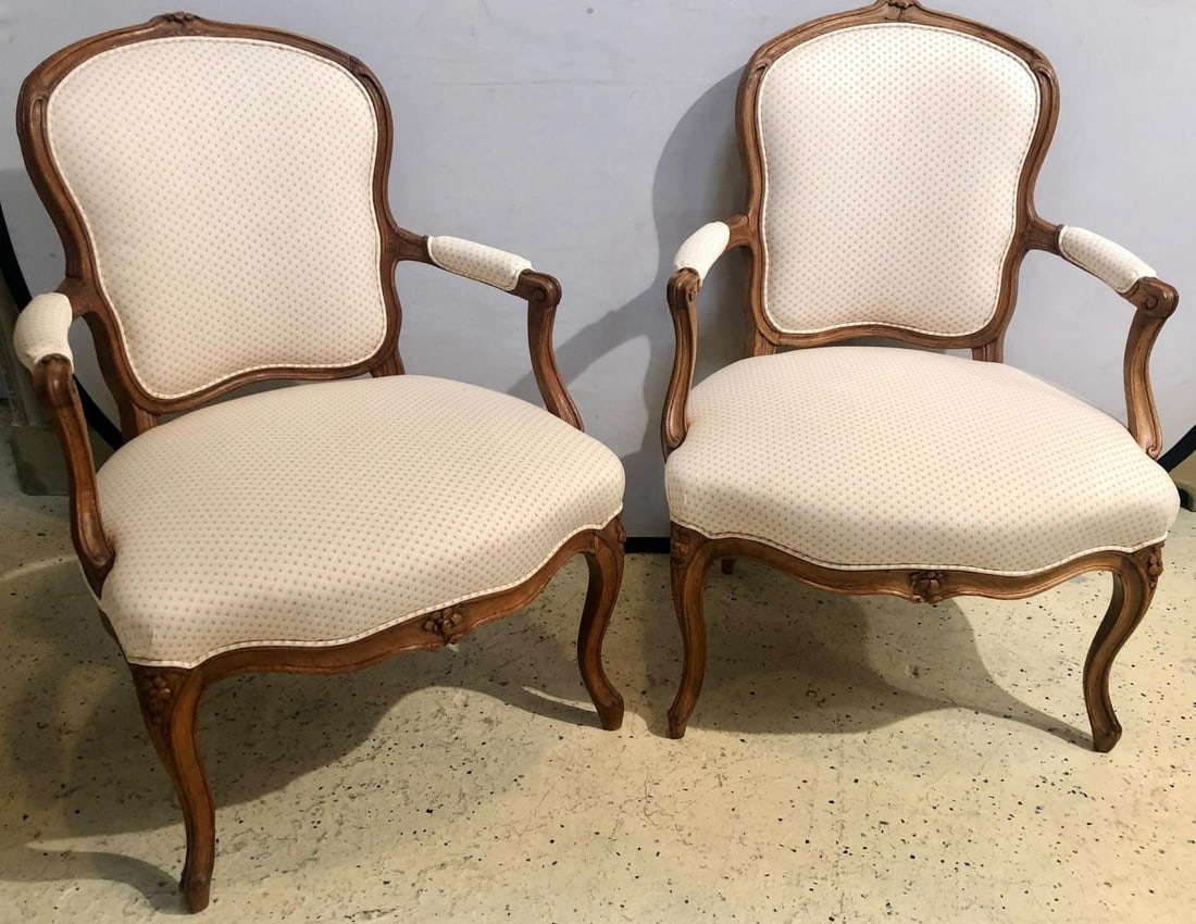 18th Century Pair of Beechwood Fauteuils or Armchairs with Provenance - 3