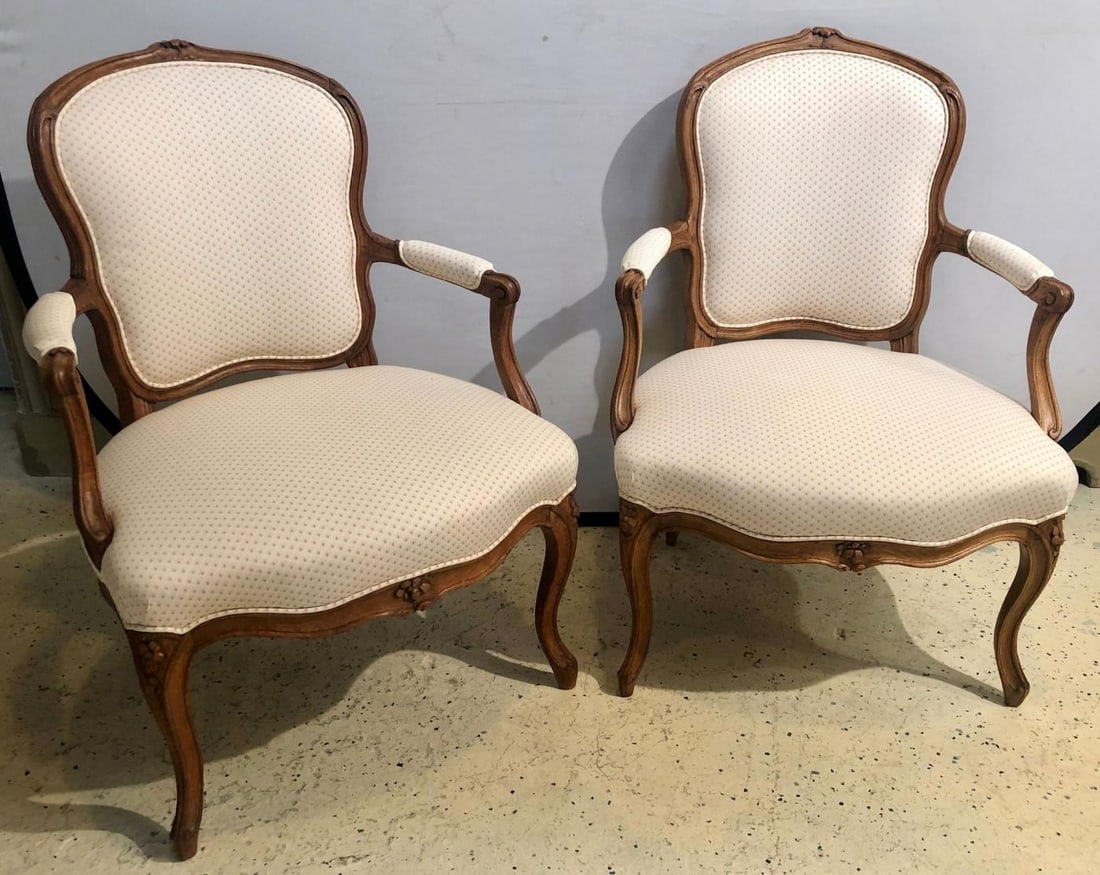 18th Century Pair of Beechwood Fauteuils or Armchairs with Provenance - 4
