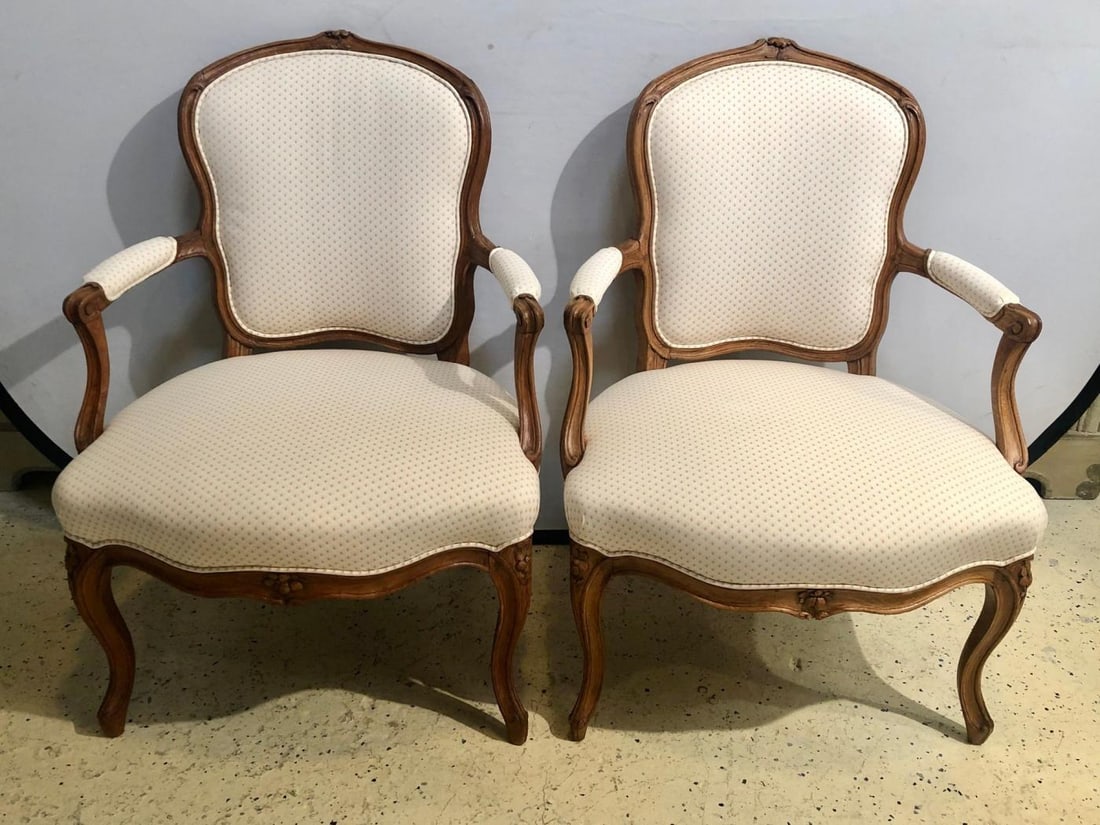 18th Century Pair of Beechwood Fauteuils or Armchairs with Provenance - 5