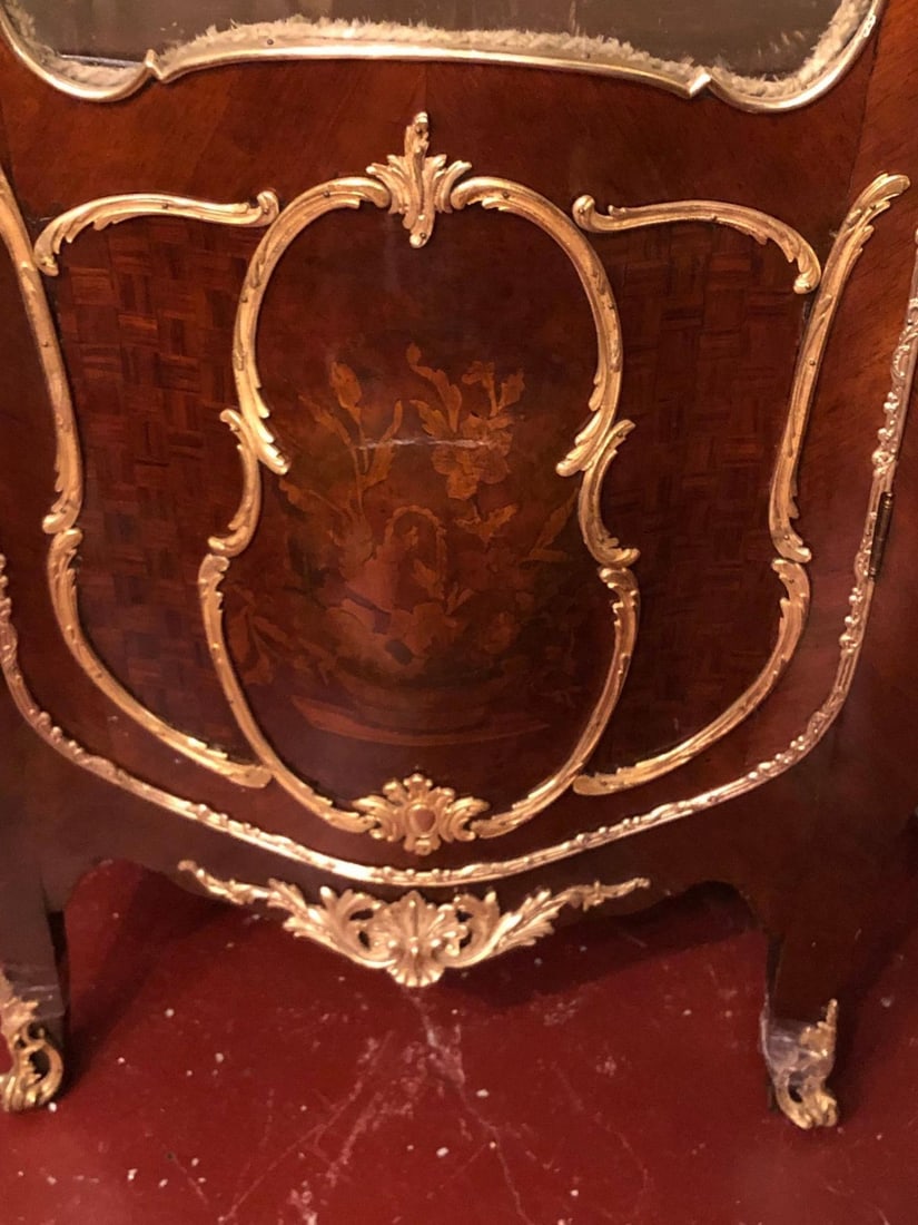 Linke Style Louis XV Curio / Vitrine Cabinet 19th-20th Century, Bombe Inlaid - 11