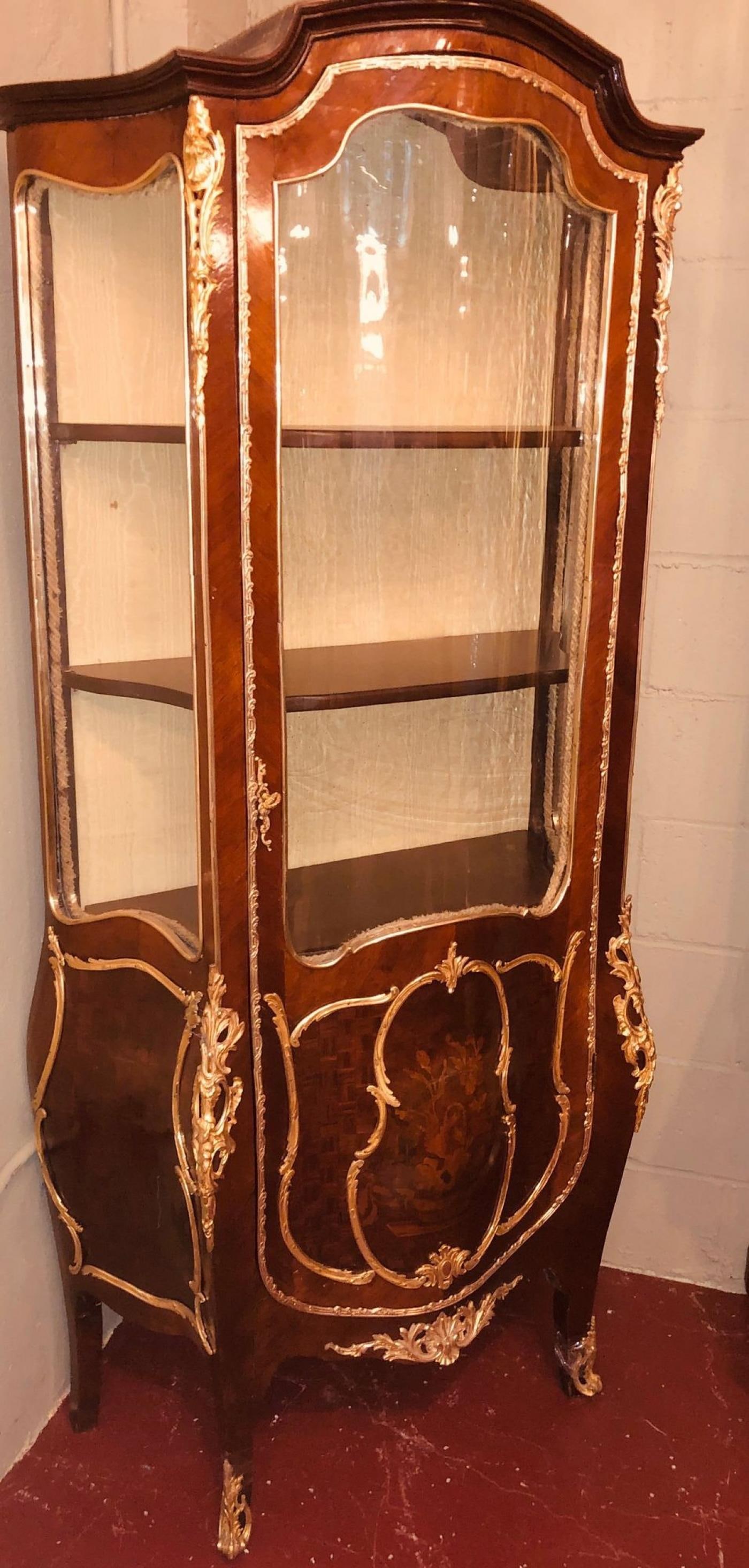 Linke Style Louis XV Curio / Vitrine Cabinet 19th-20th Century, Bombe Inlaid - 3