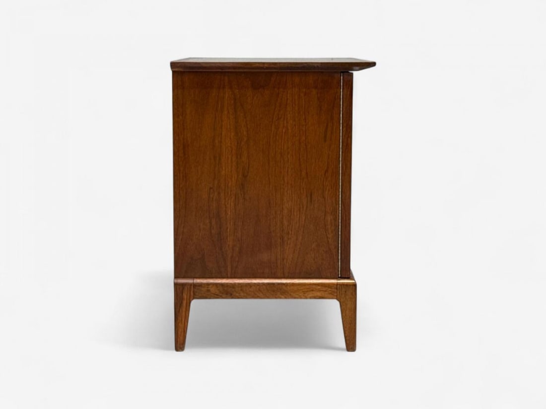 Maddox, Mid-Century Modern, Walnut, Stainless Steel, Nightstands, USA, 1960s - 10