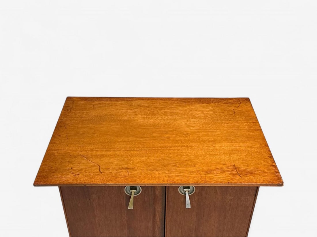 Maddox, Mid-Century Modern, Walnut, Stainless Steel, Nightstands, USA, 1960s - 11