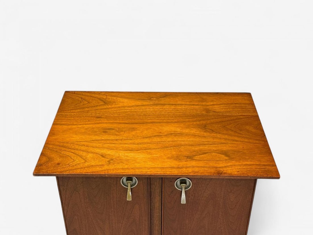 Maddox, Mid-Century Modern, Walnut, Stainless Steel, Nightstands, USA, 1960s - 12