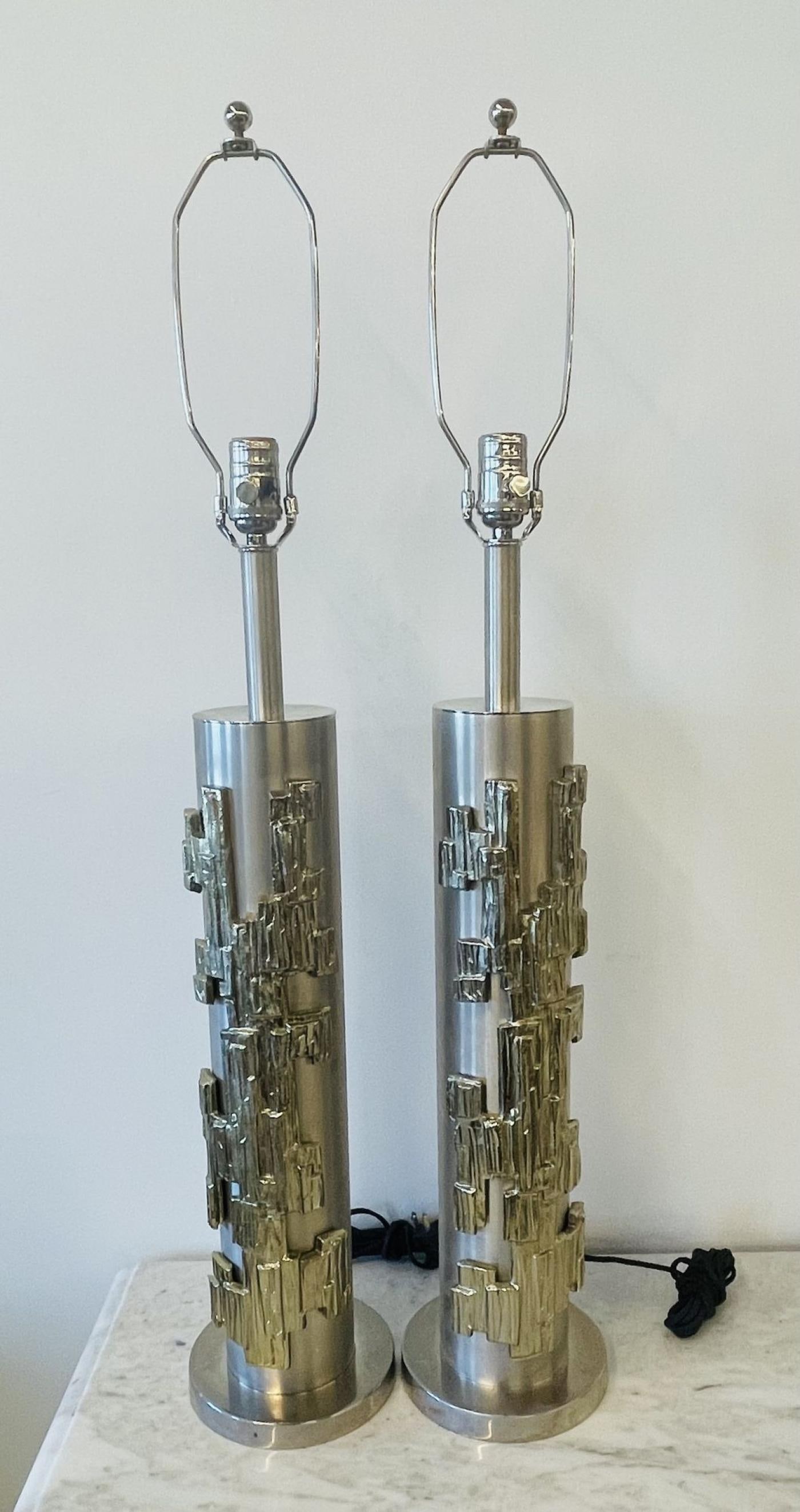 A Pair of Modernist Table Lamps, Brushed Nickel and Sculptural Metal, 1970s - 4