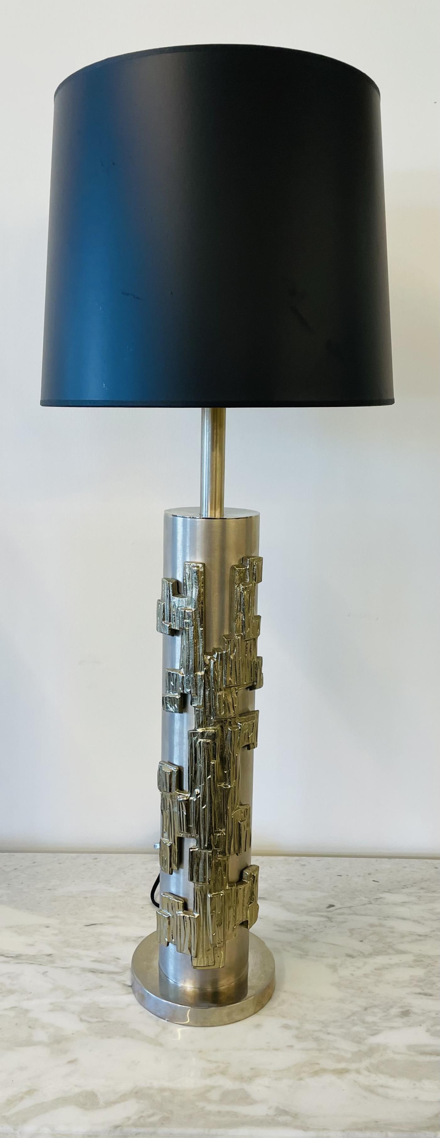A Pair of Modernist Table Lamps, Brushed Nickel and Sculptural Metal, 1970s - 7