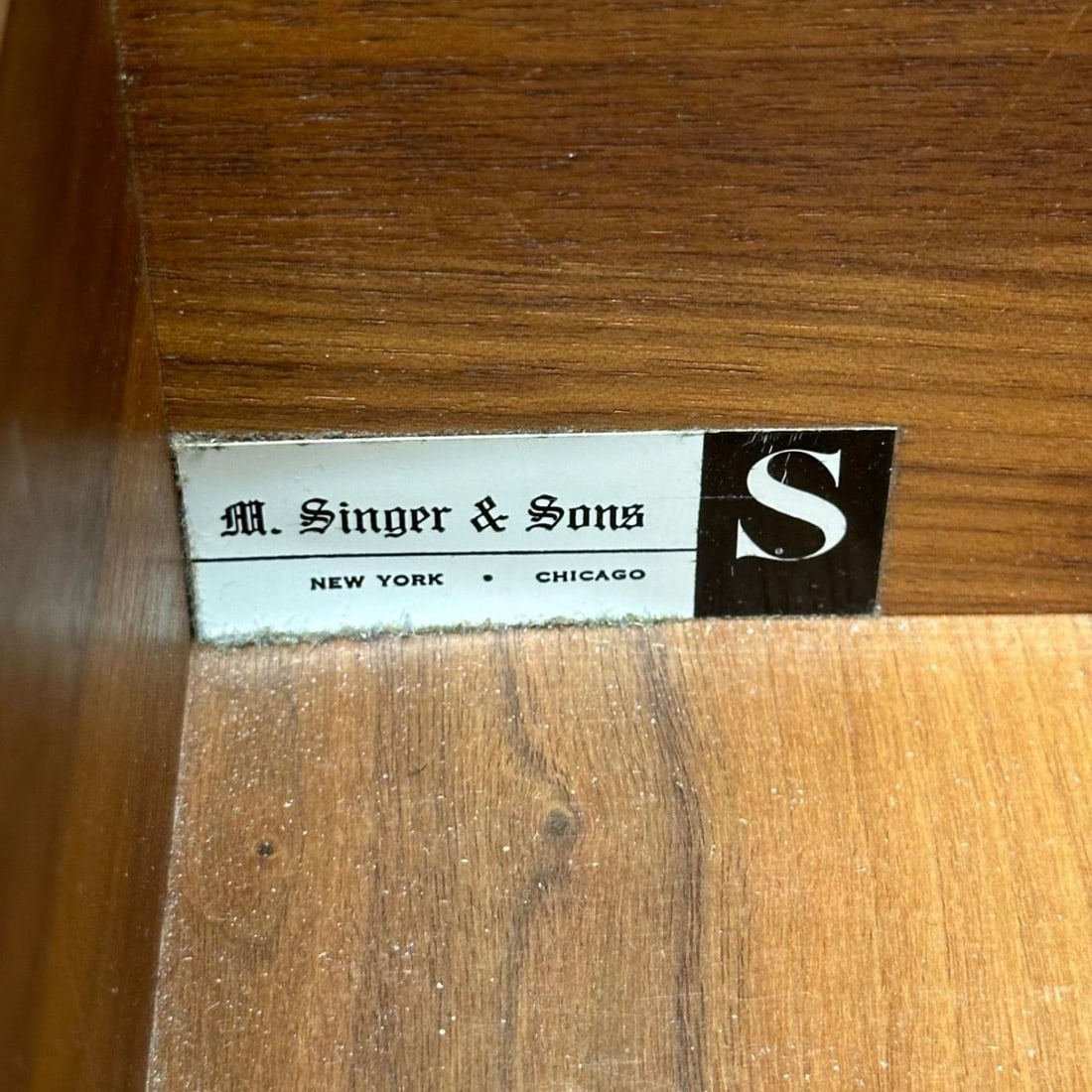 Gio Ponti, Singer & Sons, Italian Mid-Century Modern, Sculptural Dresser, Walnut - 9