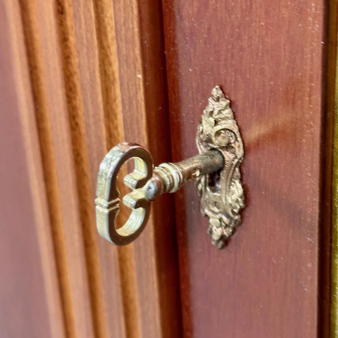 Louis XVI Hollywood Regency Style Bronze Mounted Mahogany Sideboard / Credenza - 13