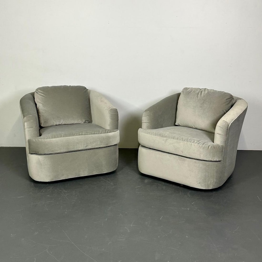 Pair of Velvet Mid-Century Modern Milo Baughman Style Swivel / Lounge Chairs - 7
