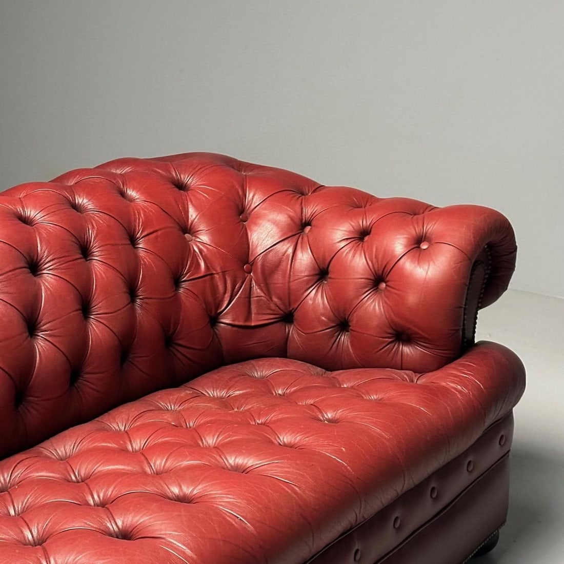 Georgian, Chesterfield Sofa, Tufted, Red Distressed Leather, Bun Feet, 2000s - 9