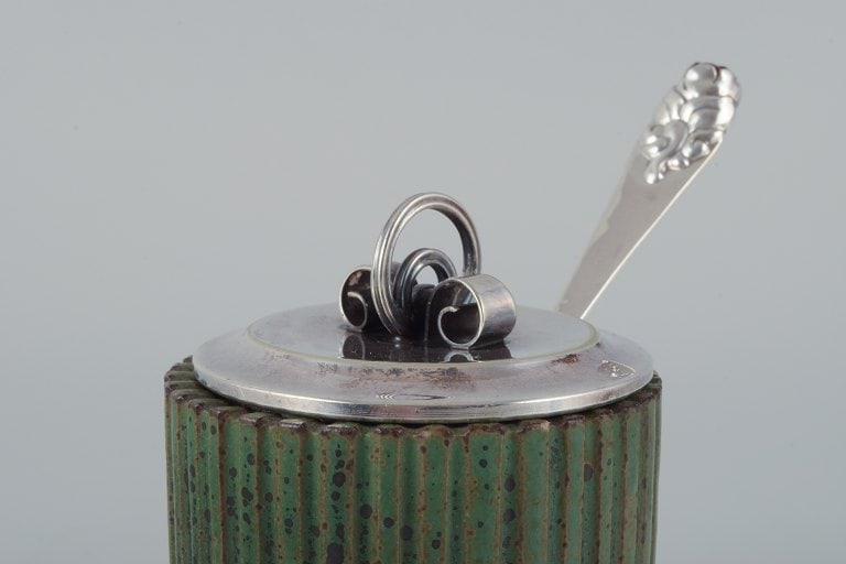 Arne Bang, ceramic marmalade jar in grooved design. Beautiful dark green glaze. - 4