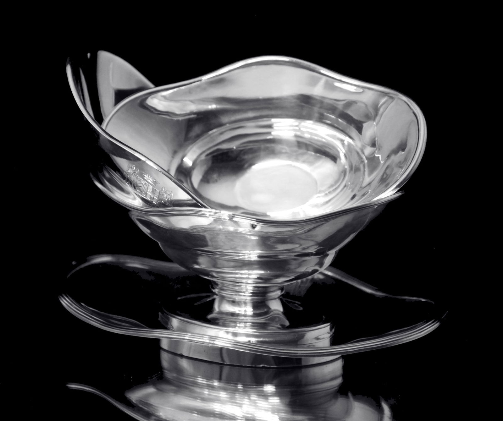 Odiot - 4pc. 19th Century 950 Sterling Silver Louis XVI Gravy Boat, Noble Crest - Museum Quality - 2