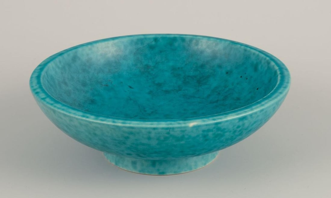 Wilhelm Kåge for Gustavsberg. Ceramic bowl and a small square ceramic vase. Mid-20th C. - 5