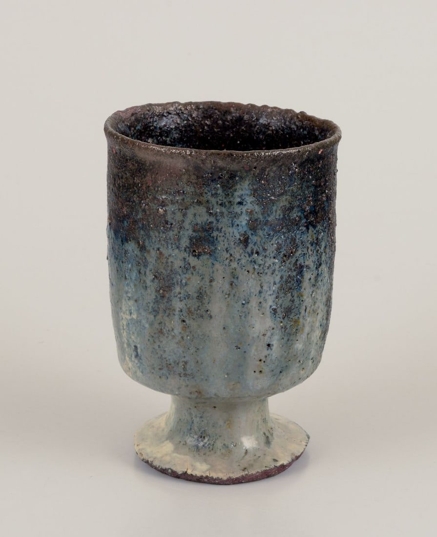 Gutte Eriksen, Denmark. Two cups in ceramic, raku technique, flowing lava glaze. Approx. 1960. - 2