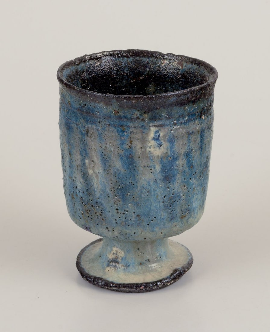Gutte Eriksen, Denmark. Two cups in ceramic, raku technique, flowing lava glaze. Approx. 1960. - 4