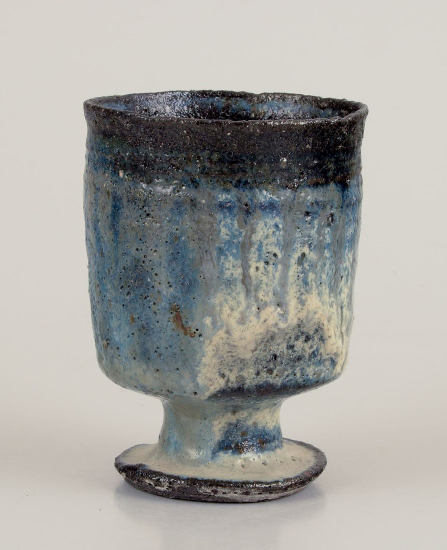 Gutte Eriksen, Denmark. Two cups in ceramic, raku technique, flowing lava glaze. Approx. 1960. - 5