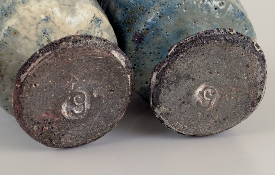 Gutte Eriksen, Denmark. Two cups in ceramic, raku technique, flowing lava glaze. Approx. 1960. - 6