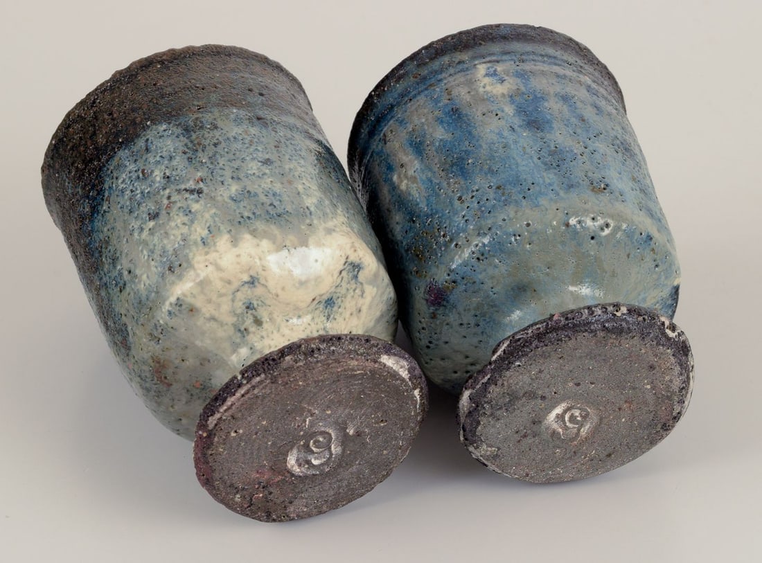 Gutte Eriksen, Denmark. Two cups in ceramic, raku technique, flowing lava glaze. Approx. 1960. - 7