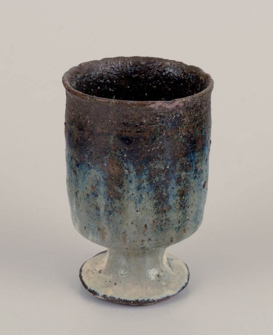 Gutte Eriksen, Denmark. Two cups in ceramic, raku technique, flowing lava glaze. Approx. 1960. - 2