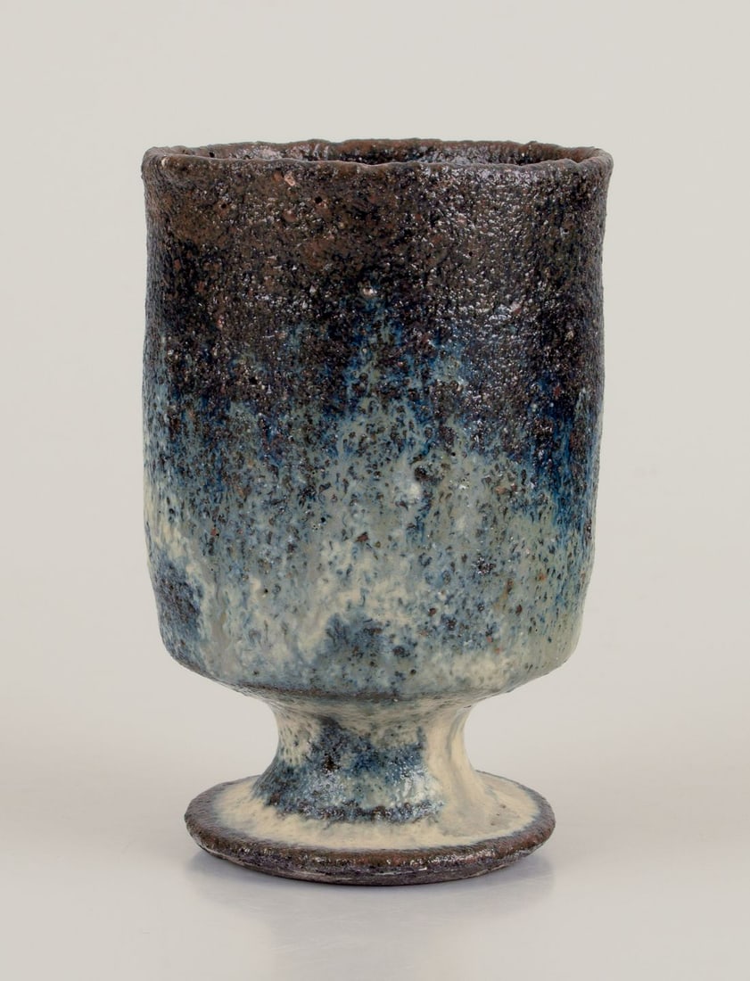Gutte Eriksen, Denmark. Two cups in ceramic, raku technique, flowing lava glaze. Approx. 1960. - 5