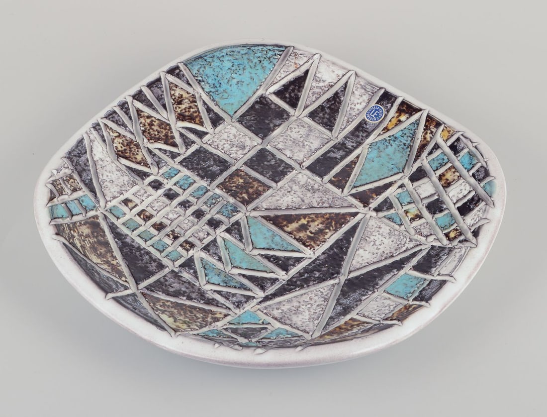 Ingrid Atterberg for Upsala Ekeby. Large ceramic dish. Geometric pattern. Approx. 1960. - 2