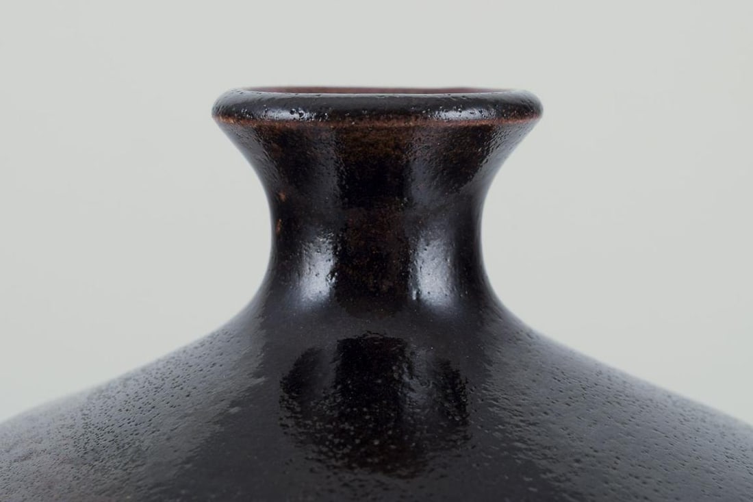Rolf Fagerberg, Swedish ceramicist. Large ceramic vase with glaze in shades of brown. Late 20th C. - 5