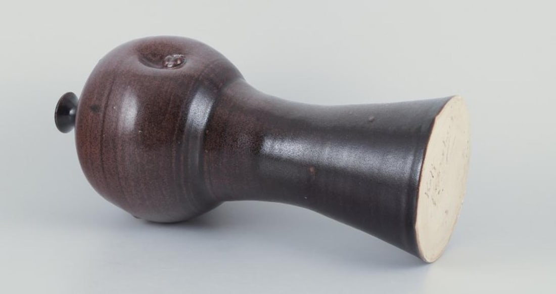 Rolf Fagerberg, Swedish ceramicist. Large ceramic vase with glaze in shades of brown. Late 20th C. - 6