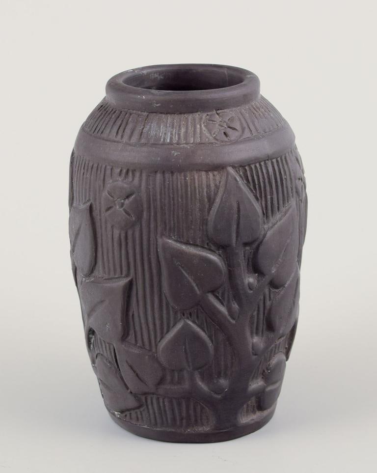 Hjorth, Bornholm. Two beautiful vases and a bowl in black terracotta. Early 1900s. - 5