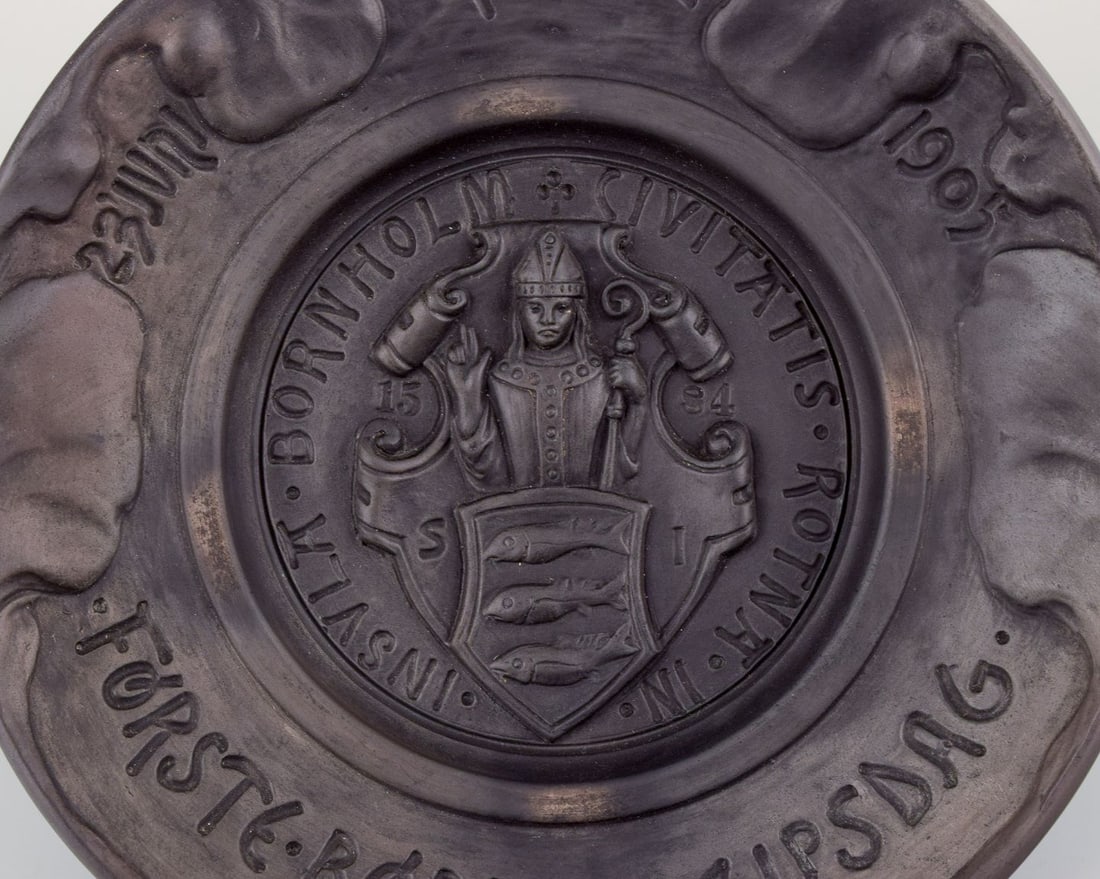 Hjorth, Bornholm. Wall plaque and lidded jar in black terracotta. Early 20th C. - 3