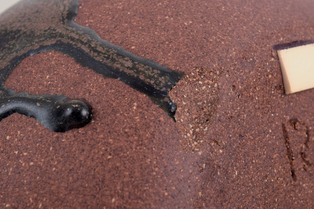 European studio ceramist. Large ceramic vase with organic shape and dark glaze. - 8