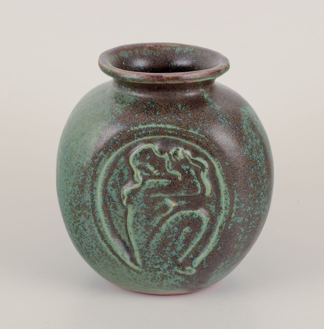 Arne Bang, Denmark. Large ceramic vase. Rare model. Motif of woman. Mid-20th C. - 2