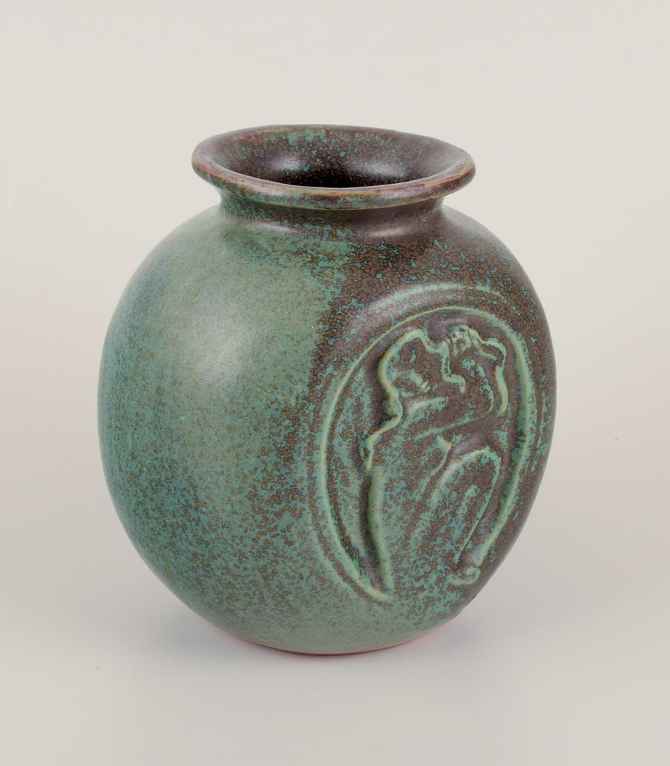 Arne Bang, Denmark. Large ceramic vase. Rare model. Motif of woman. Mid-20th C. - 3