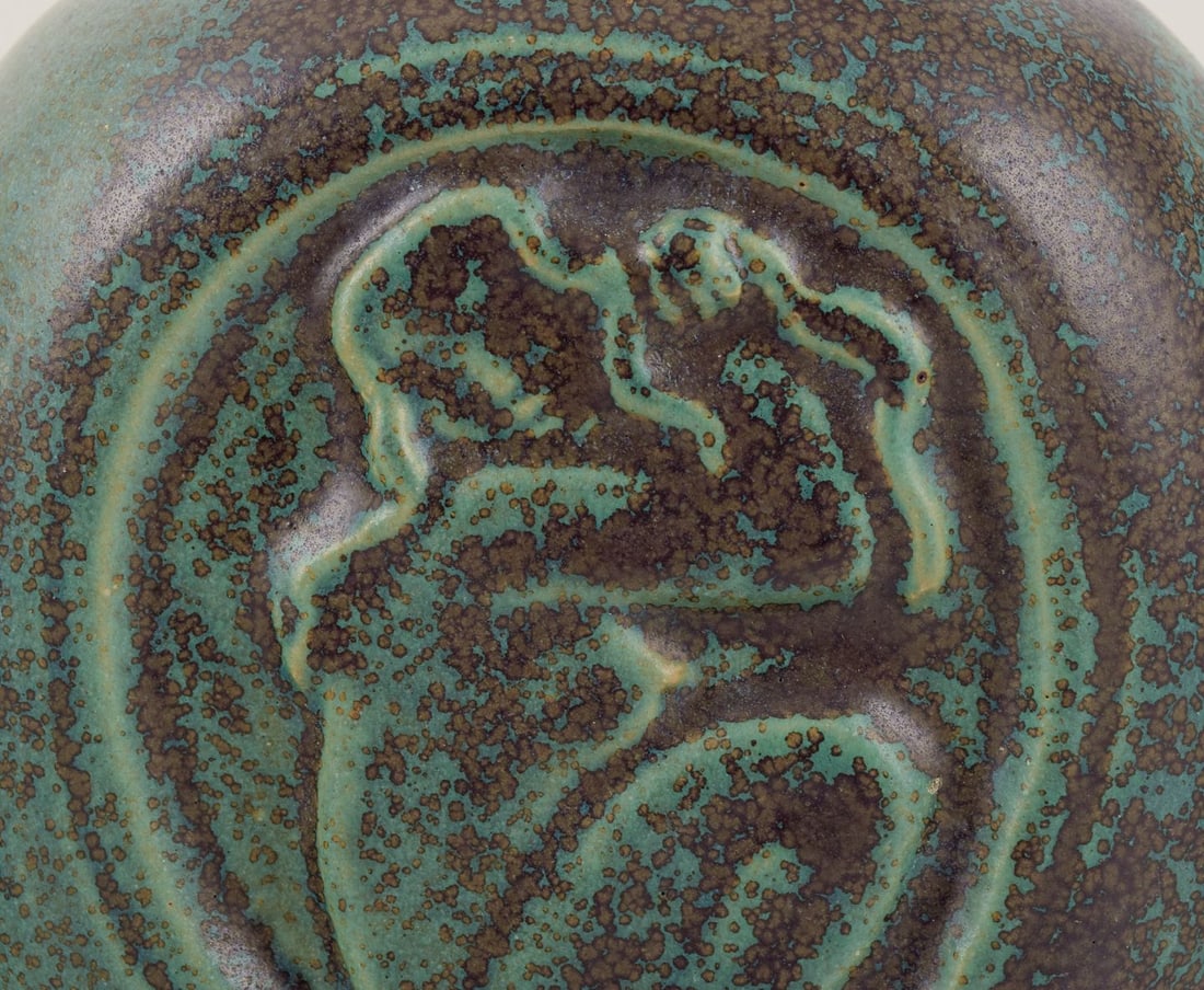 Arne Bang, Denmark. Large ceramic vase. Rare model. Motif of woman. Mid-20th C. - 6