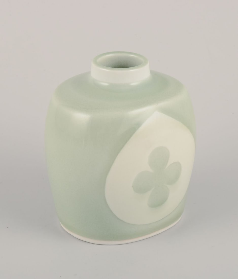 Nils Thorsson for Royal Copenhagen. Rare ceramic vase in celadon glaze. 1930s/40s. - 3