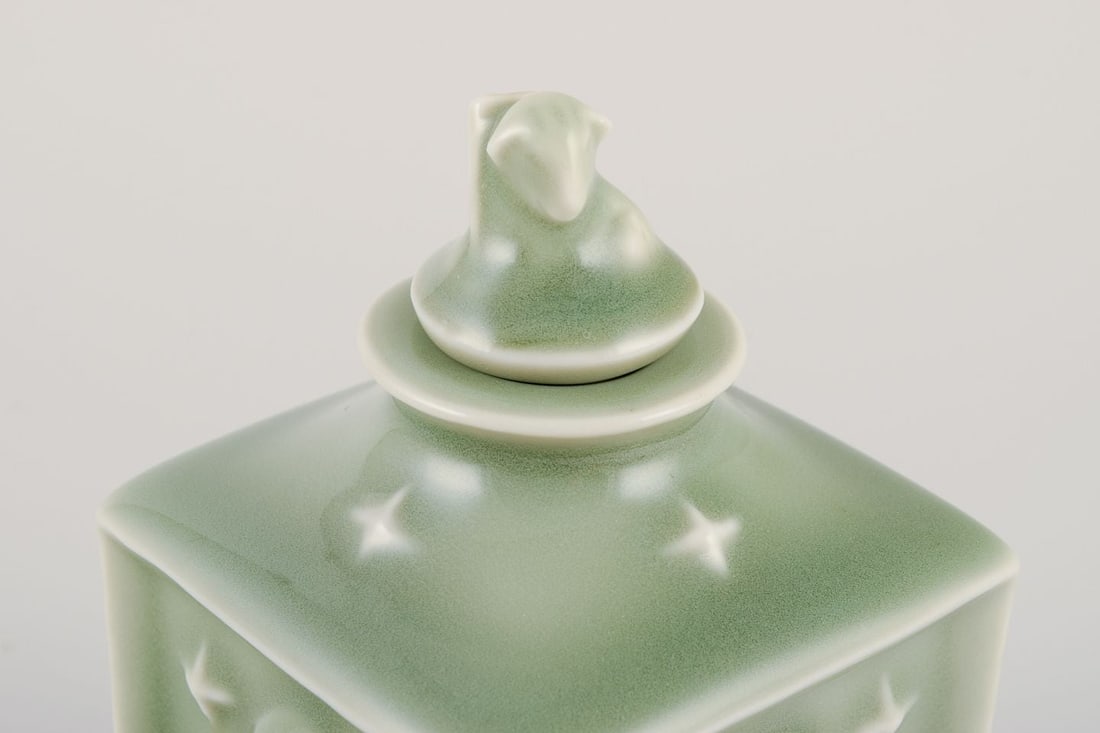 Jais Nielsen for Royal Copenhagen. Rare ceramic tea caddy with celadon glaze. Ca. 1940s - 4