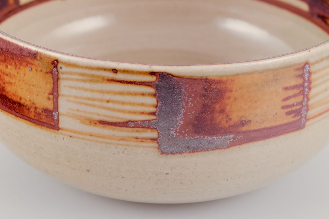 Hjort, Bornholm. Ceramic bowl with glaze in brown and sand colored shades. Ca. 1970s. - 4