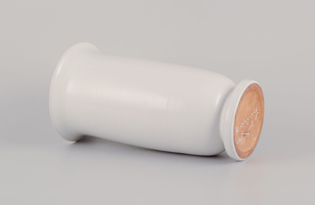 Kähler, Denmark. Large ceramic vase. White glazed classic shape. 1930/40's. - 4