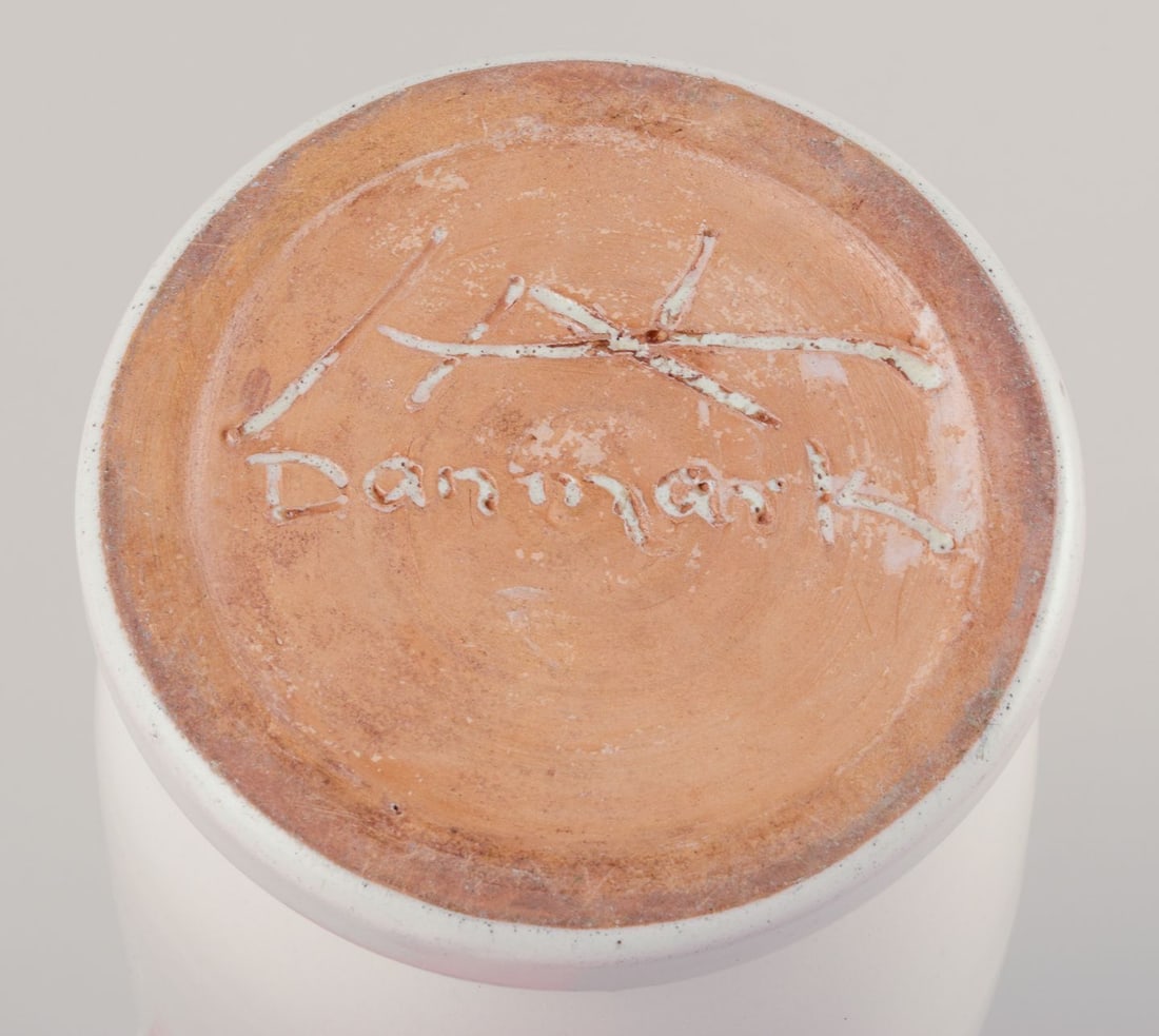 Kähler, Denmark. Large ceramic vase. White glazed classic shape. 1930/40's. - 5